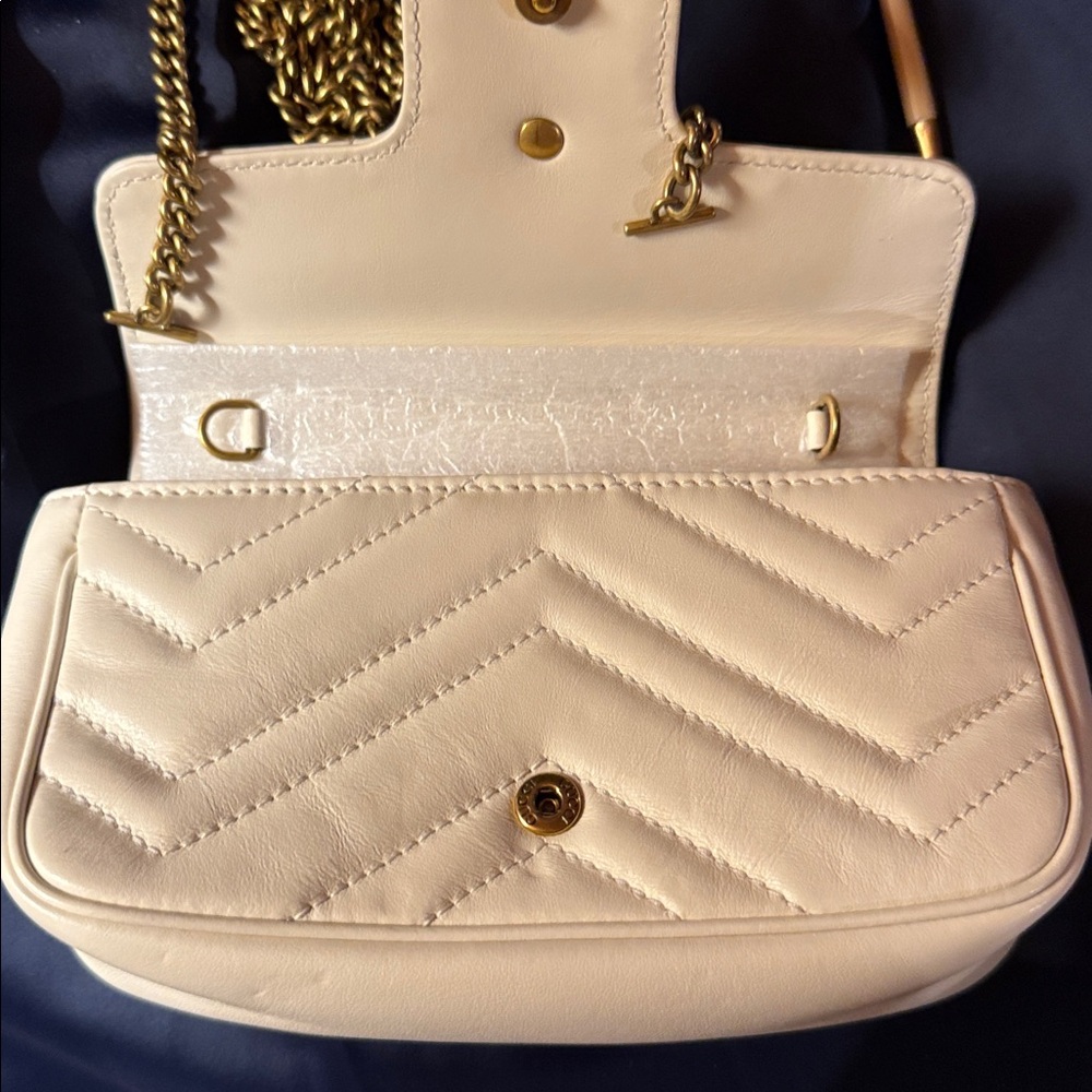 Gucci Cream Chevron Quilted Crossbody Bag or clutch ❤️ Heart on back - Picture 6 of 8